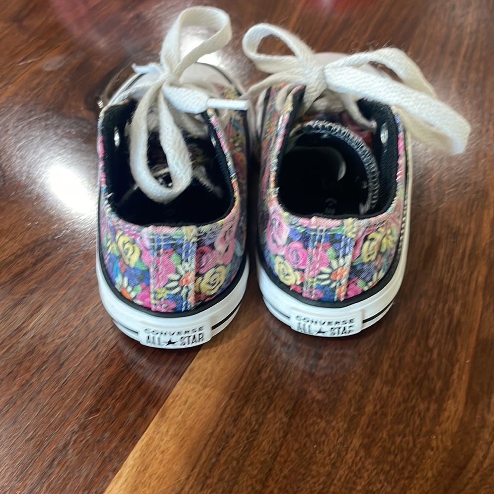 Toddler girl’s floral converse shoes - Picture 4 of 7